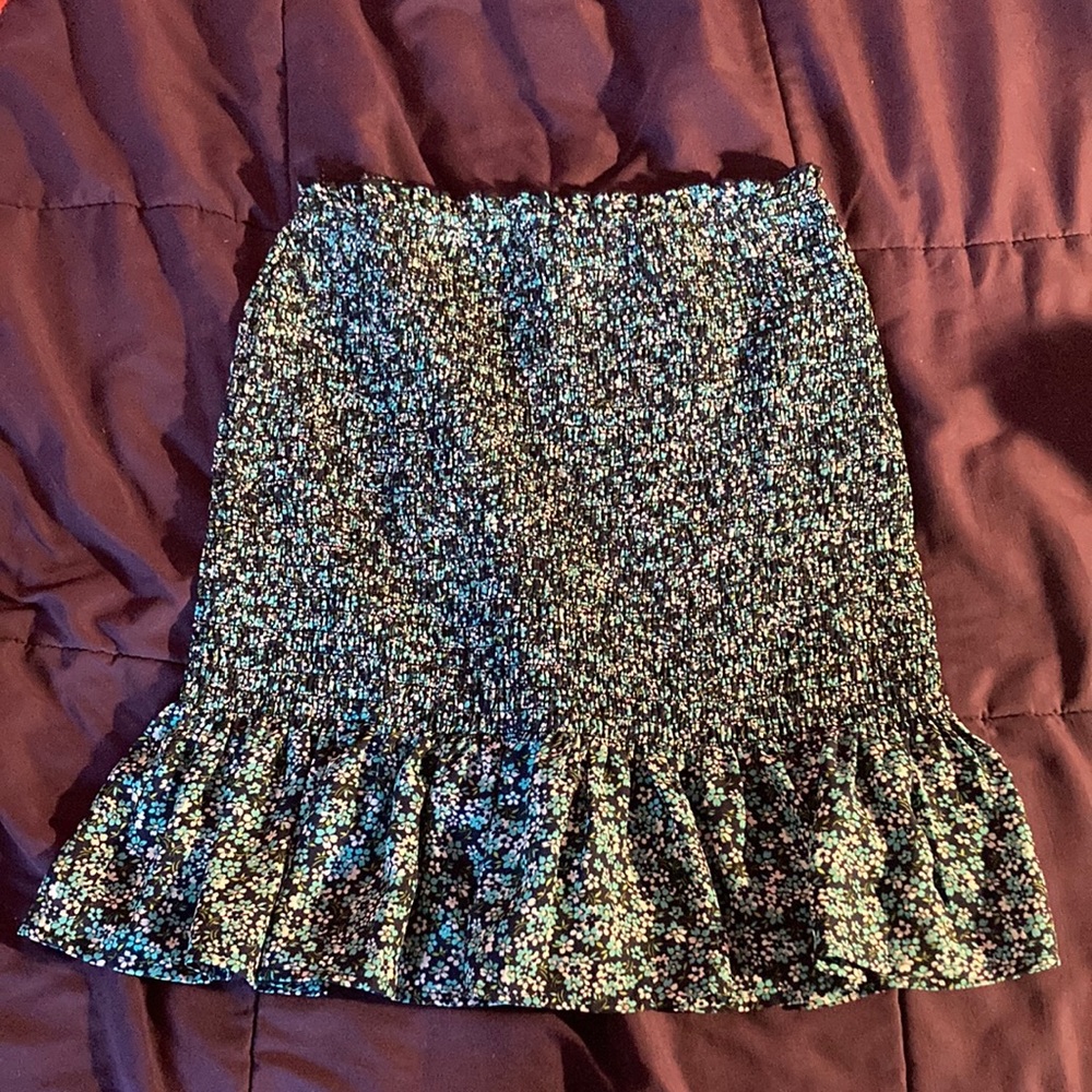 Francesca’s fitted/ruched floral skirt (new with tags)